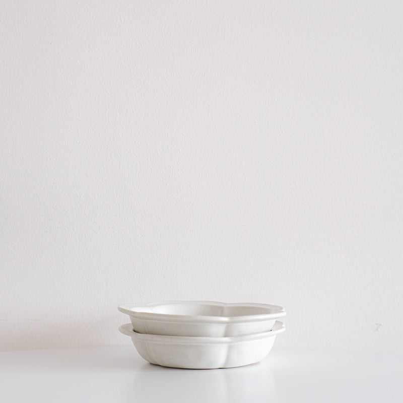 Speckled White Buttercup Floral Deep Dish Bowl