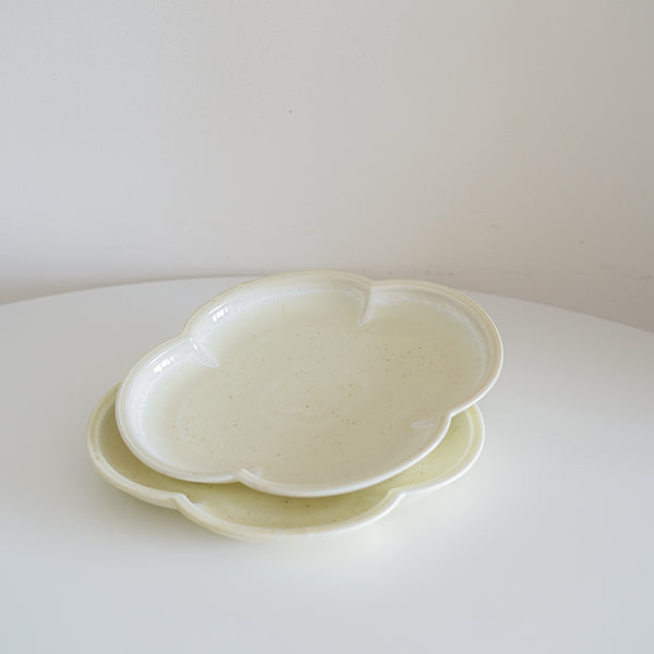 Speckled Bavarian Cream Cloud Shaped Side Plate